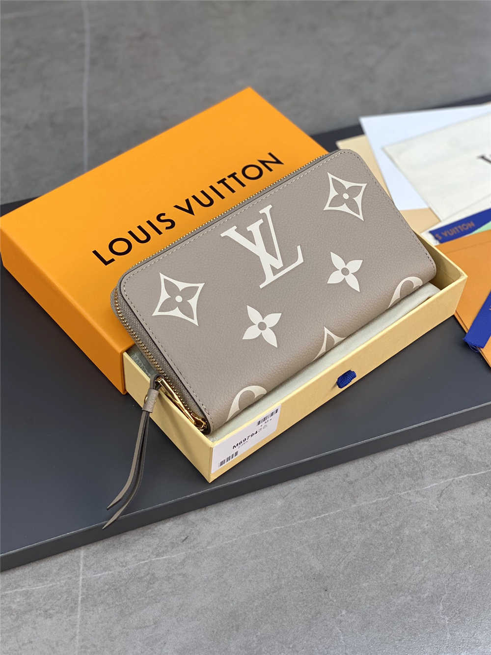 Louis Vuitton wallet M69794  CRAFTY ZIPPY  2025 new 